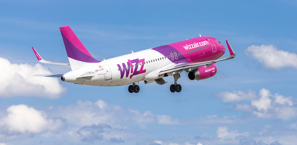 מטוס של וויזאייר / צילום: Shutterstock, Petr Leczo
