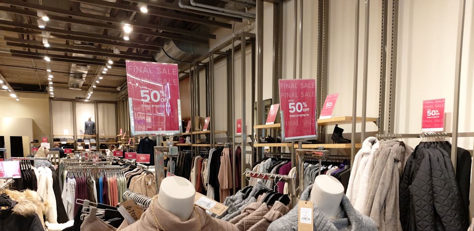 ענף האופנה העמיק מבצעים, והמכירות עלו / אילוסטרציה: איל יצהר