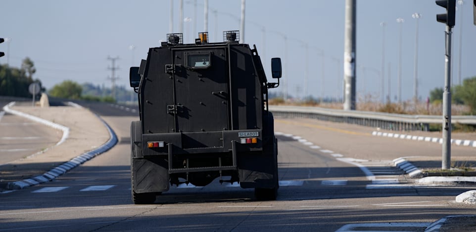 רכב צה''לי בדרך לכיוון הגבול עם עזה / אילוסטרציה: Associated Press, Ohad Zwigenberg