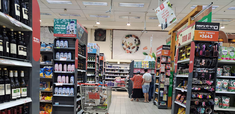 סניף של רשת שיווק מקומית. יתמודדו במכרז? / צילום: טלי בוגדנובסקי