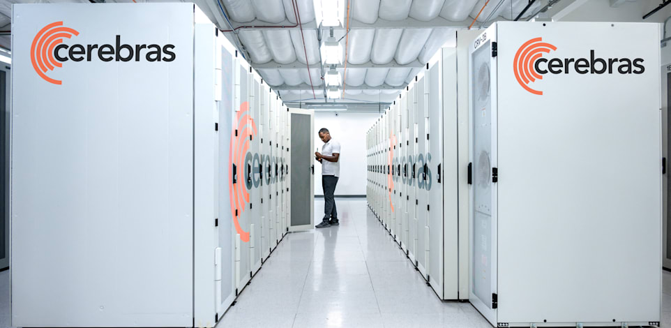 הסופרקמפיוטר של חברת סריבראס בחוות שרתים בקליפורניה / צילום: Reuters, REBECCA LEWINGTON/CEREBRAS