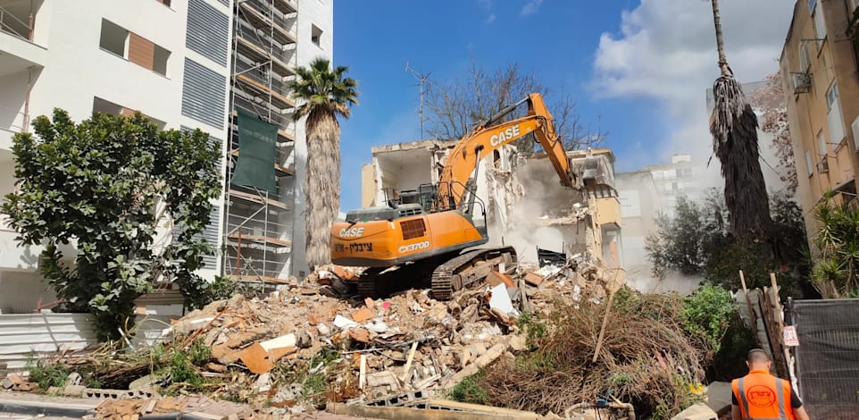 הריסת בניין. ההצטרפות למסלול וולנטרית / צילום: טלי בוגדנובסקי