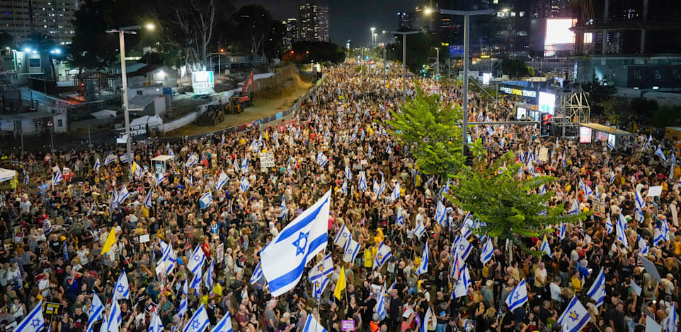 כמעט שנה בשבי: הפגנת ענק בקריאה לעסקה