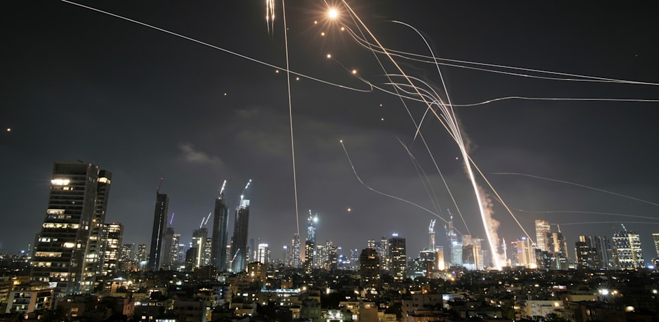 יירוטים של שיגורים מאיראן במרכז הארץ / צילום: ap, Leo Correa