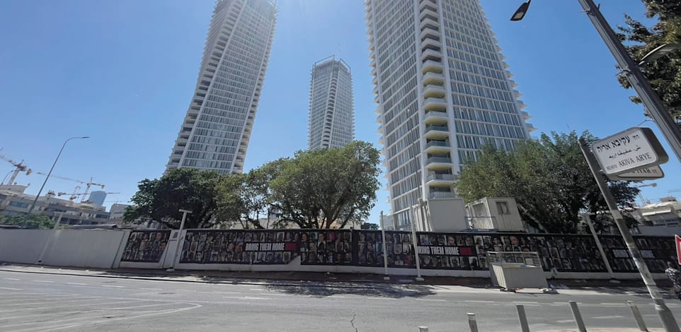 המגדלים בכיכר המדינה. / צילום: מאיה לוין