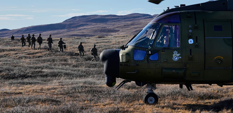 כוחות צבא מדנמרק בתרגיל בגרינלנד / צילום: ap, Ebrahim Noroozi