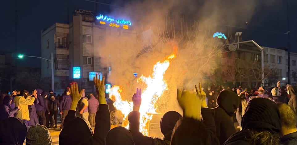 הפגנות בטהרן נגד המשטר / צילום: ap