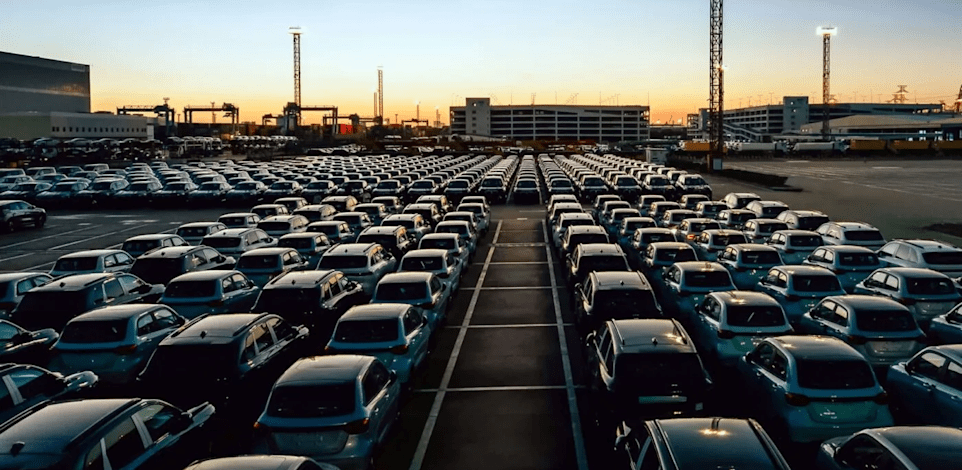 מכוניות בנמל בסין / צילום: Shutterstock