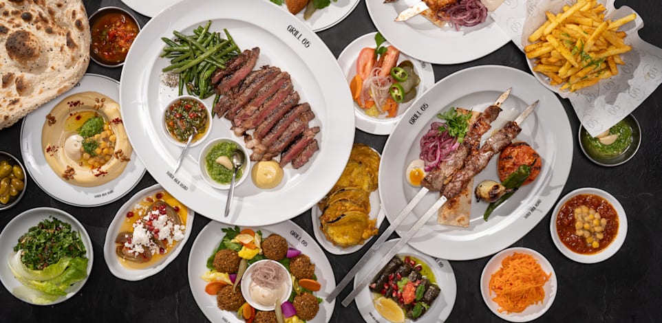 פתיחת שולחן ב''גריל 65'' / צילום: אנטולי מיכאלו