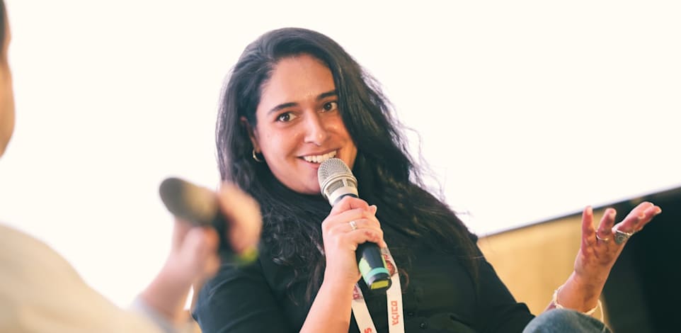 עפרי אליהו-רימוני, ממייסדי ארגון ''הביתה חוזרים לגליל'', בכנס שמים את הצפון במרכז / צילום: שלומי יוסף