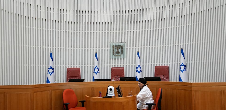 קלדנית בבית המשפט / צילום: ap, Ohad Zwigenberg