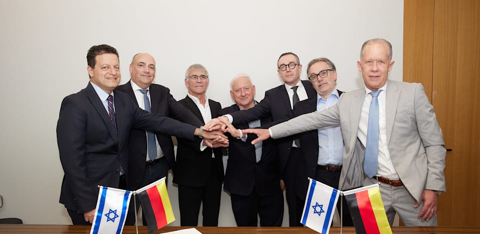 נציגי הפג לויד, צים וקרן פימי באירוע החתימה על העסקה / צילום: שוקה כהן