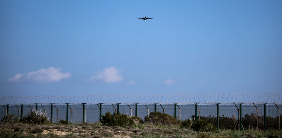 מטוס U-2 ממריא מעל בסיס אקרוטירי בקפריסין / צילום: Reuters