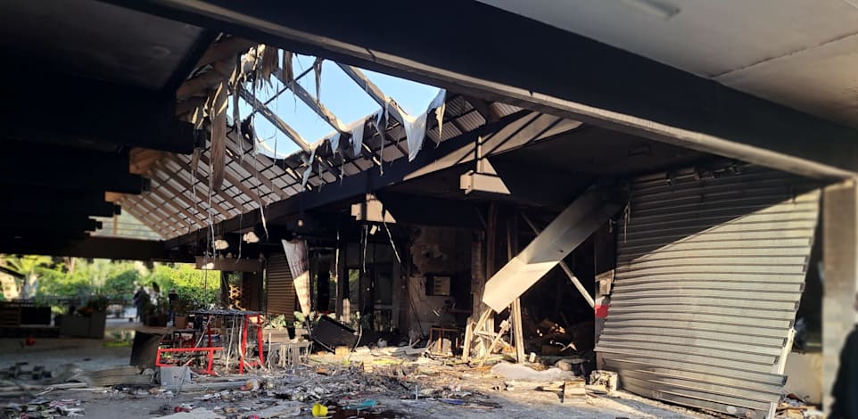 עסקים שנפגעו בעקבות הנפילה בקרית אונו / צילום: פרטי