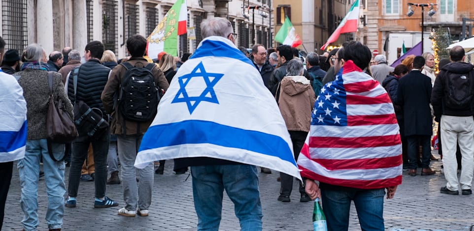 הפגנת תמיכה במלחמה. שיתוף הפעולה יהיה פרק חשוב בסיפור ההצלחה / צילום: Reuters, Stefano Ronchini