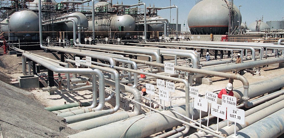 בתי זיקוק של ארמקו בערב הסעודית / צילום: ap