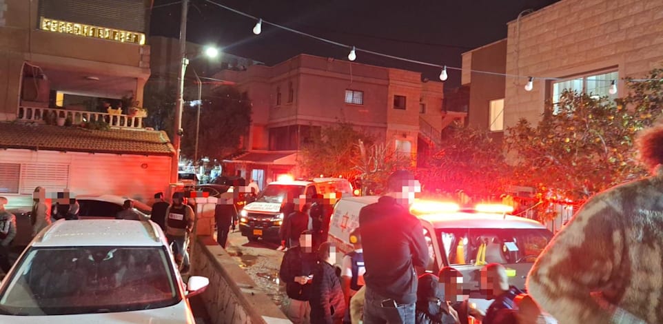 פגיעה במועצה המקומית בענה שבצפון כתוצאה מירי הרקטות הערב / צילום: דוברות מד''א