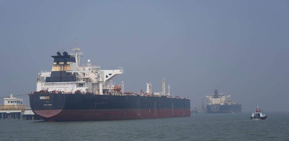 מכליות במצרי הורמוז / צילום: ap, Rafiq Maqbool