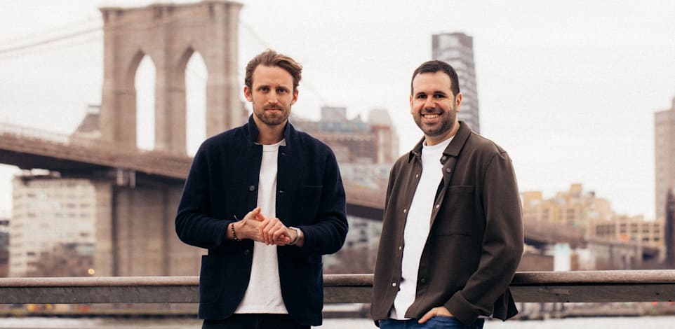 משמאל: דני בריקמן, מנכ''ל אואזיס, ועמית צימרמן, סמנכ''ל המוצר / צילום: אוהד קב