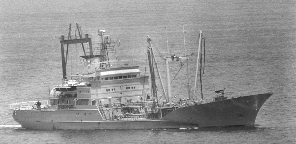 ספינת קרב איראנית סמוך למצר הורמוז בעת ''מלחמת המכליות'', אוגוסט 1987 / צילום: Reuters, Ulli Michel