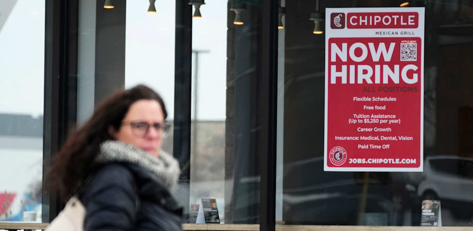 שלט דרושים במסעדה בארה''ב (ארכיון) / צילום: ap, Nam Y. Huh