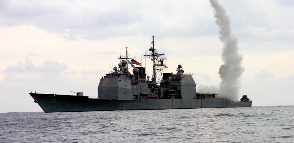 טיל טומהוק משוגר מספינת טילים / צילום: ap, Kenneth Moll