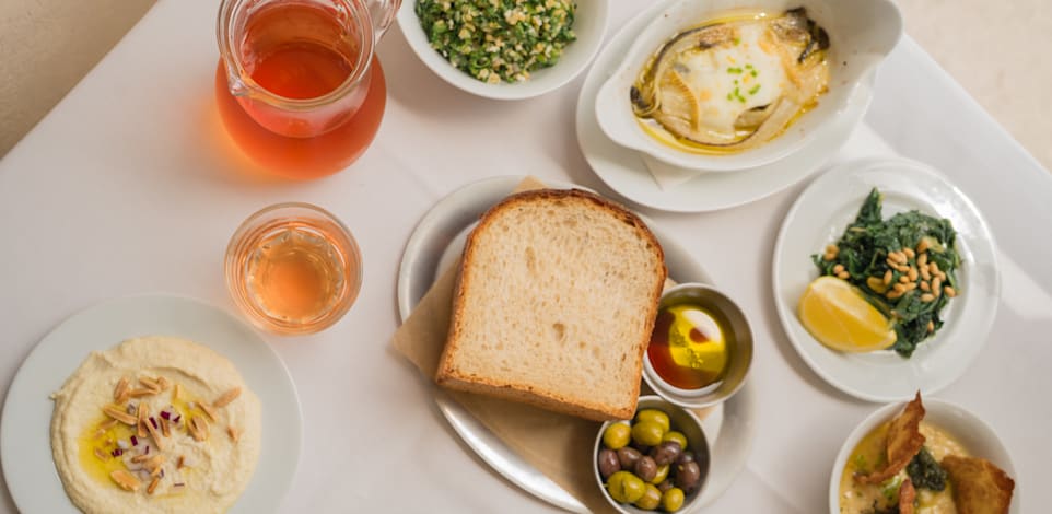 פתיחת שולחן / צילום: משה לוי