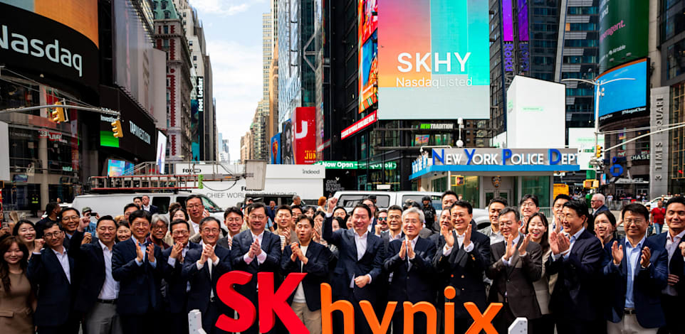 הנפקת חברת SK HYNIX / צילום: Reuters, Angelina Katsanis