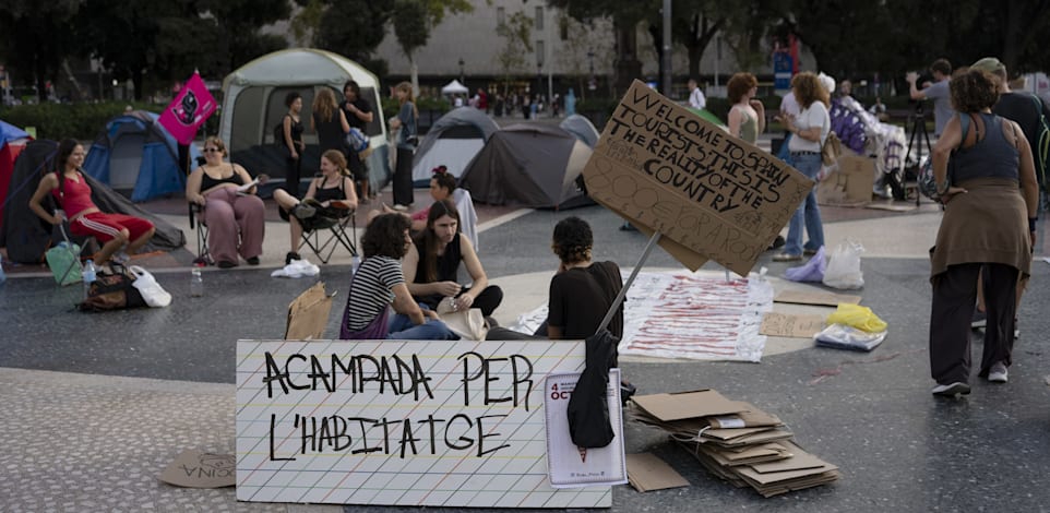 הפגנה על יוקר הדיור, ברצלונה / צילום: Reuters, Manu Alvarez