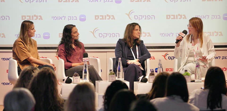 רותי (שמחה) פורמן, אליאור זיטלני וספיר הרוש, בפאנל משותף בהנחיית בת-שבע משה / צילום: כדיה לוי