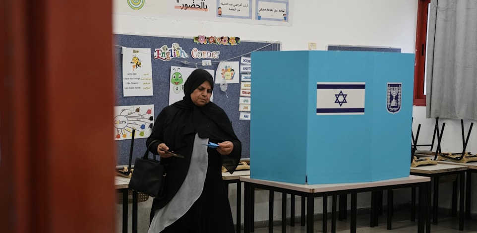שיעור המצביעים ביישוב הוכפל. קלפי באום אל־פחם / צילום: ap, Mahmoud Illean