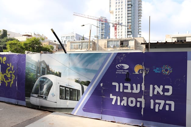 הקו הסגול במסגרת עבודות הרכבת הקלה בתל אביב / צילום: Shutterstock הקו הסגול במסגרת עבודות הרכבת הקלה בתל אביב / צילום: Shutterstock