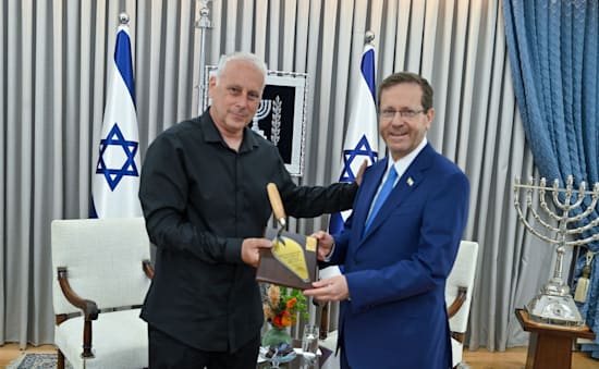 נשיא המדינה יצחק הרצוג ויו''ר ההתאחדות, ערן סיב / צילום: אמיר לוי שירותי צילום והפקת אירועים נשיא המדינה יצחק הרצוג ויו''ר ההתאחדות, ערן סיב / צילום: אמיר לוי שירותי צילום והפקת אירועים
