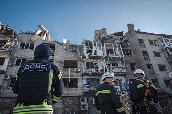 בניין שנפגע במתקפת מל''טים רוסית על אוקראינה השבוע / צילום: Associated Press