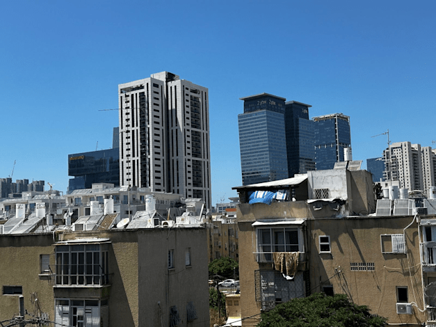 בנייה ישנה וחדשה בתל אביב / צילום: בר לביא בנייה ישנה וחדשה בתל אביב / צילום: בר לביא