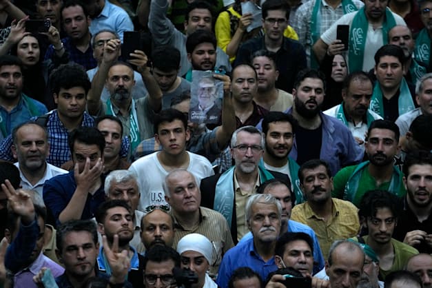תומכים במסעוד פזשכיאן / צילום: Associated Press, Vahid Salemi