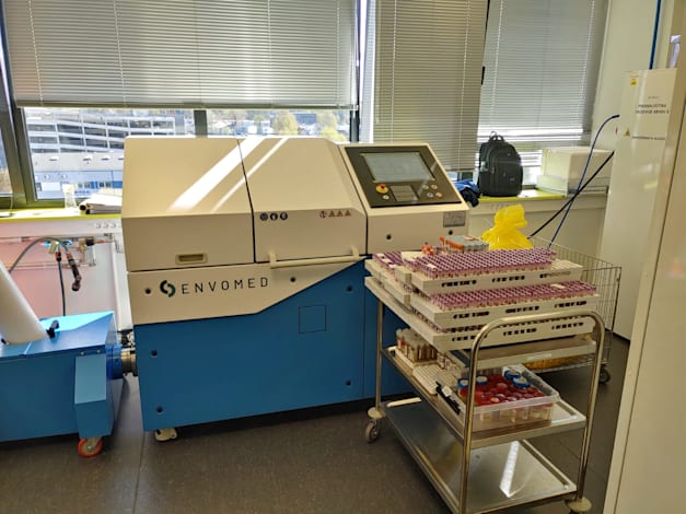 מכונה במעבדת SYNLAB באסטוניה / צילום: באדיבות אנבומד מכונה במעבדת SYNLAB באסטוניה / צילום: באדיבות אנבומד