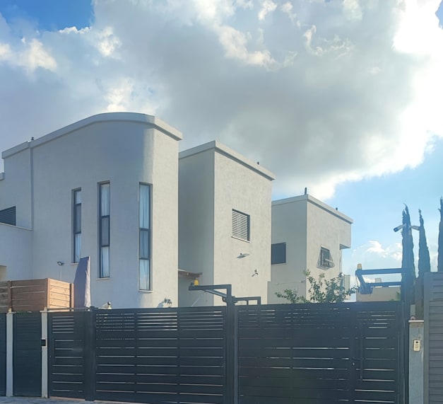 הקוטג' בשכונת גני מנחם בבאר יעקב / צילום: אנגלו סכסון באר יעקב הקוטג' בשכונת גני מנחם בבאר יעקב / צילום: אנגלו סכסון באר יעקב