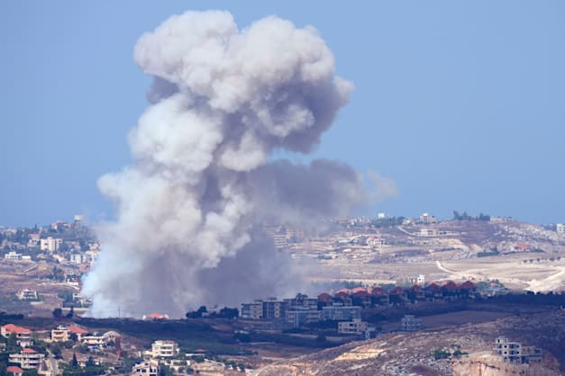 הפצצות חיל האויר באזור נבטיה, דרום לבנון / צילום: ap, Hussein Malla הפצצות חיל האויר באזור נבטיה, דרום לבנון / צילום: ap, Hussein Malla