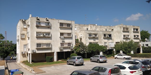 הבניין ברחוב ששת הימים בשכונת נווה רסקו רמת השרון / צילום: נבות רובין הבניין ברחוב ששת הימים בשכונת נווה רסקו רמת השרון / צילום: נבות רובין