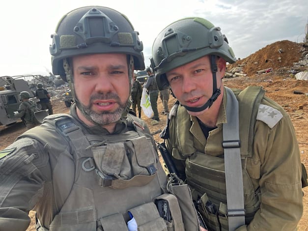 מושיקו מוסקוביץ משמאל / צילום: שירה הרשקופ מושיקו מוסקוביץ משמאל / צילום: שירה הרשקופ