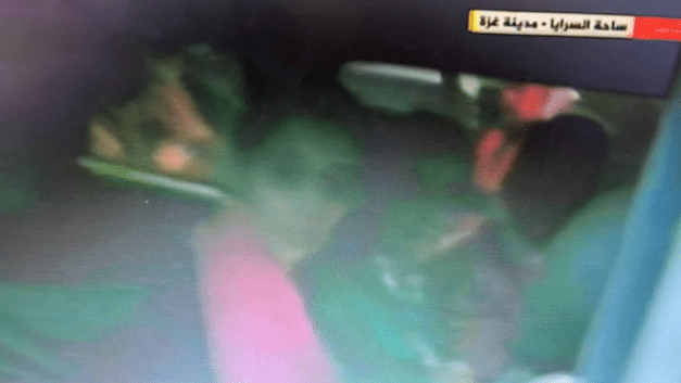 החטופות בידיים של הצלב האדום החטופות בידיים של הצלב האדום