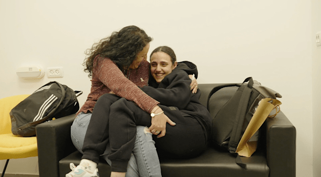 רומי גונן עם אימה, מירב / צילום: דובר צה''ל רומי גונן עם אימה, מירב / צילום: דובר צה''ל