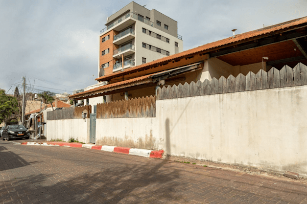 הבית ברמת גן, ברחוב אלרואי בשכונת תל יהודה, / צילום: יניב כהן הבית ברמת גן, ברחוב אלרואי בשכונת תל יהודה, / צילום: יניב כהן
