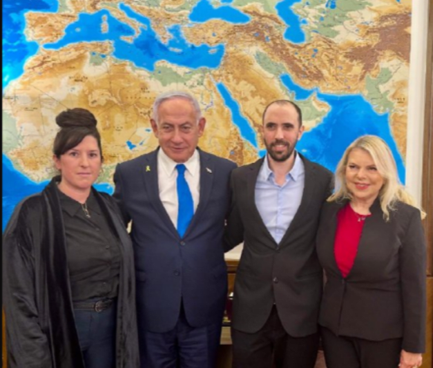 ראש הממשלה נתניהו עם החטופים שחזרו טל ועדי שוהם / צילום: דוברות ראש הממשלה ראש הממשלה נתניהו עם החטופים שחזרו טל ועדי שוהם / צילום: דוברות ראש הממשלה