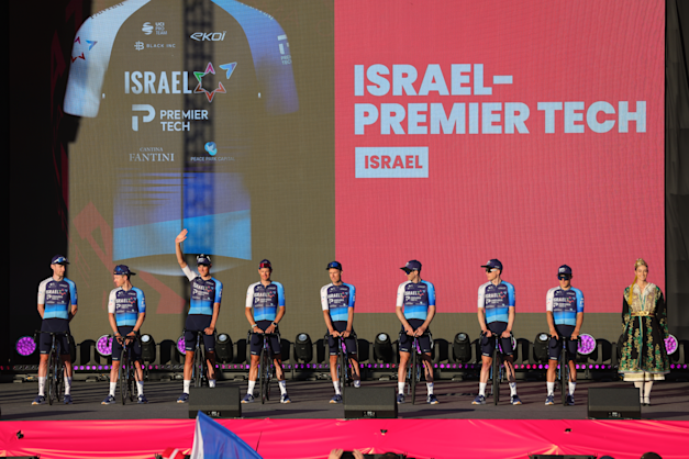 קבוצת ישראל פרמייר טק בפתיחת הג'ירו הנוכחי. הפעם ללא ישראלים בסגל / צילום: Reuters, Matrix Images/Armando Babani קבוצת ישראל פרמייר טק בפתיחת הג'ירו הנוכחי. הפעם ללא ישראלים בסגל / צילום: Reuters, Matrix Images/Armando Babani