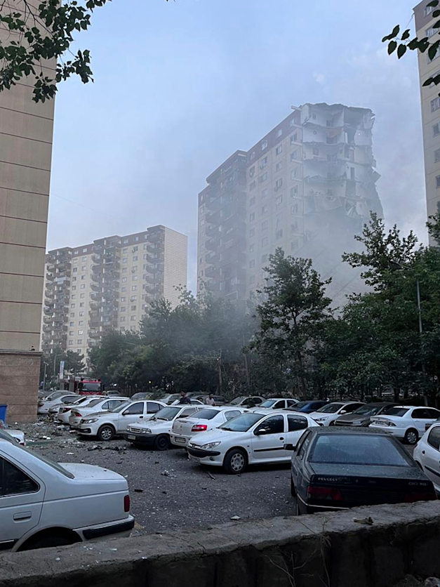 בניין בטהרן שהותקף בתקיפה הישראלית / צילום: ap בניין בטהרן שהותקף בתקיפה הישראלית / צילום: ap