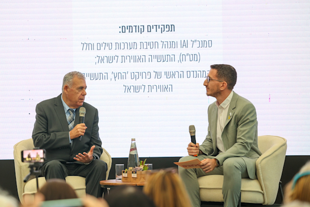 בועז לוי, מנכ''ל התעשייה האווירית, בשיחה עם כתב גלובס דין שמואל אלמס / צילום: שלומי יוסף