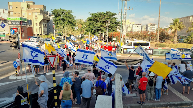 מחאות בנס ציונה / צילום: אביב חסידוב