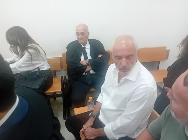 רונאל פישר בבית המשפט רונאל פישר בבית המשפט